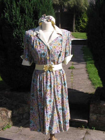 40's Lemon Day Dress , size 12-14 - For Hire