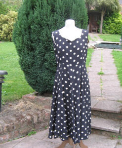 1940's Polka dot "Tea time" dress size 14 - For Hire