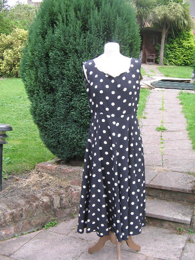 1940's Polka dot "Tea time" dress size 14 - For Hire
